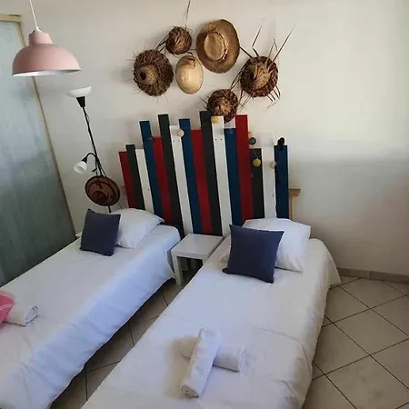 Nyaraló La Rescapee Du Cap'itaine Vous Attends ! *