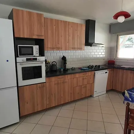 Nyaraló La Rescapee Du Cap'itaine Vous Attends ! *